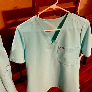 Aqua size medium fig scrubs